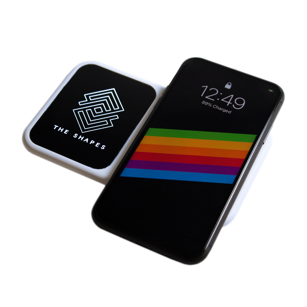 Airglow Mirror Surface 10W Fast Charging Wireless Charger With LED Light Up Logo WLC61815